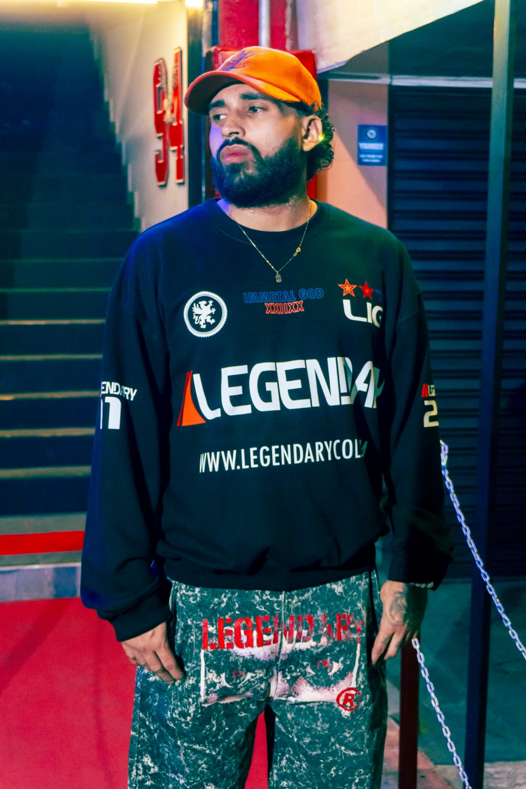 SWEATER-LEGENDARY Legendary