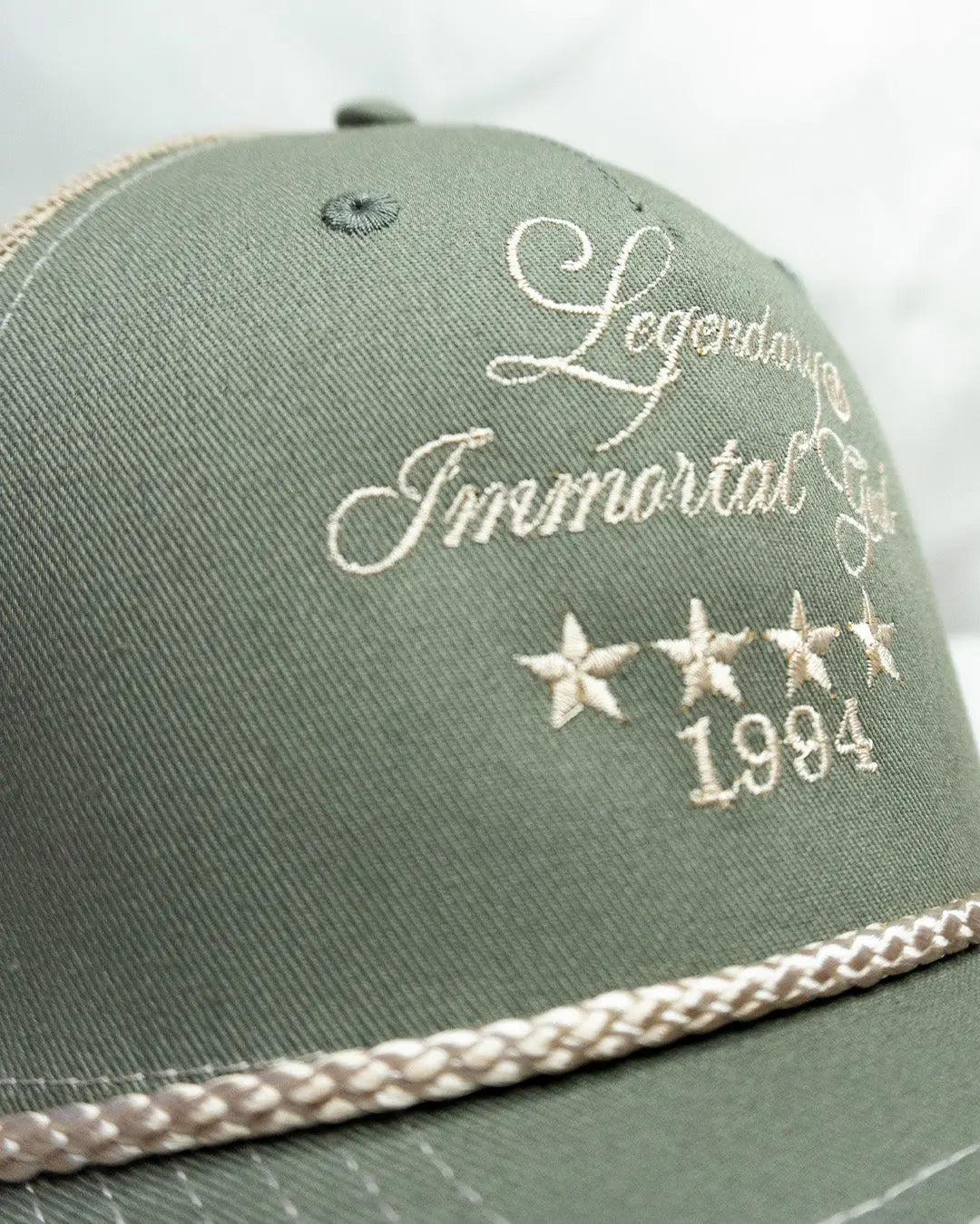 GORRA SNAPBACK CON MALLA Legendary