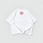 Camiseta blanca boxy oversize Legendary Immortal God con lettering rojo, estrellas y año 1994 en la espalda.