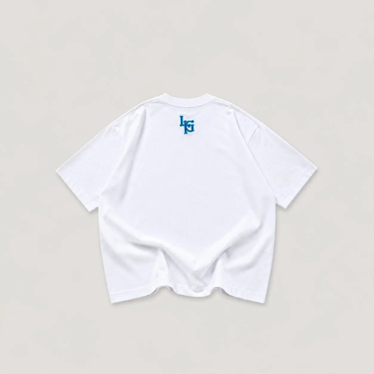 Camiseta oversize blanca bordada Legendary vista posterior